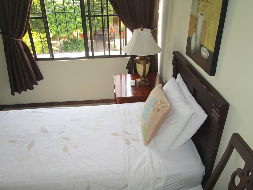 Hotel San Mateo San Salvador Quarto foto